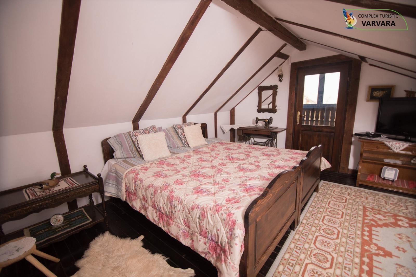 https://www.travlocals.com/uploads/2020/01/casa-veche-16.jpg