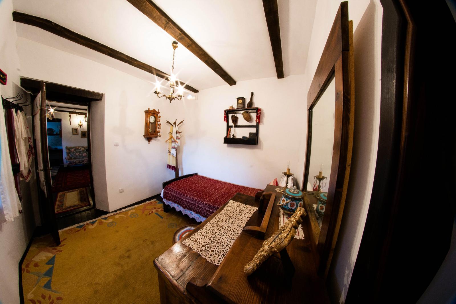 https://www.travlocals.com/uploads/2020/01/casa-veche-6.jpg