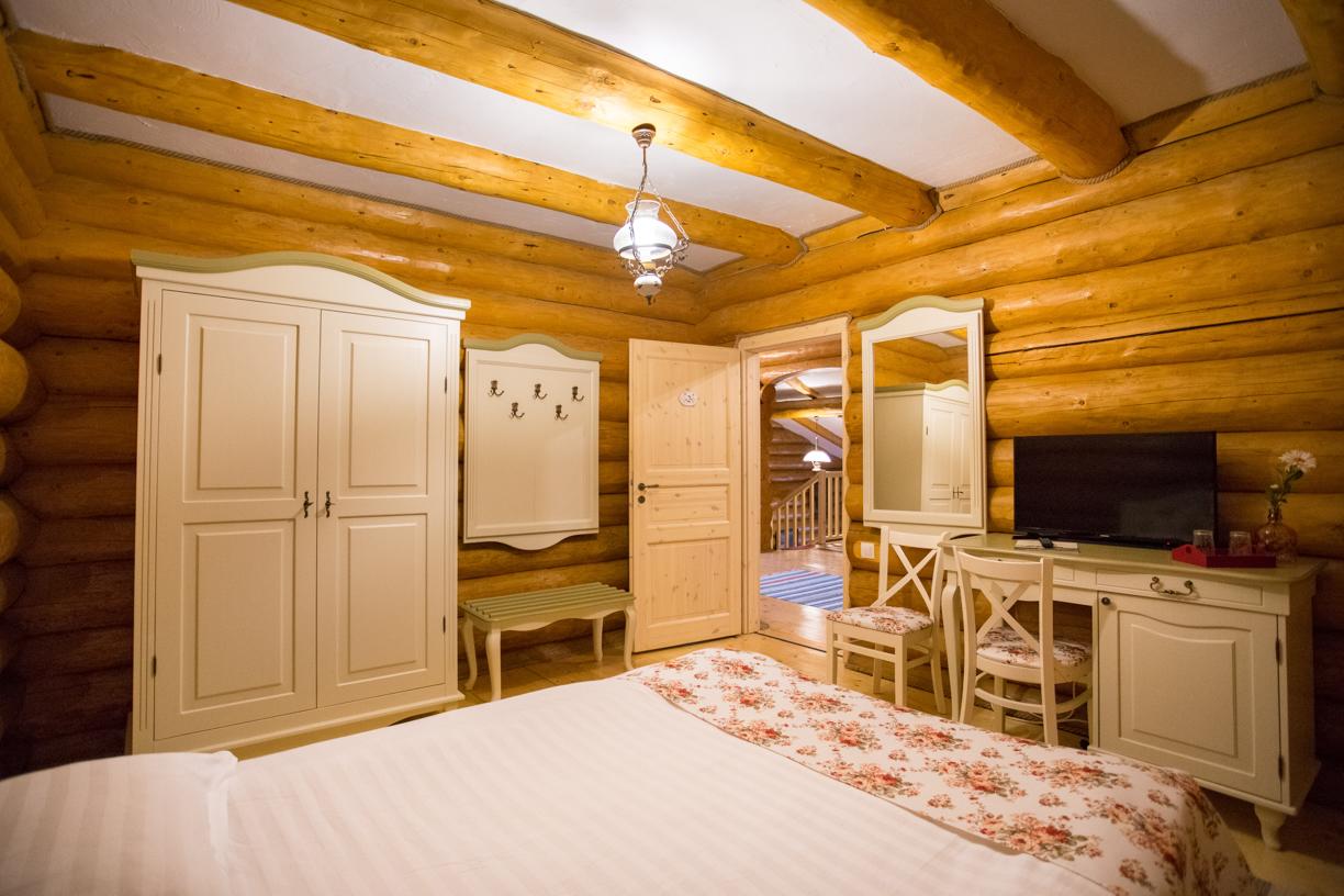 https://www.travlocals.com/uploads/2020/01/conacul-maria-theresa-1.jpg