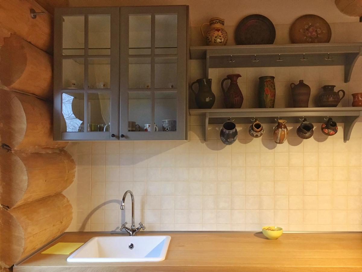https://www.travlocals.com/uploads/2020/01/green-cottage-16.jpg