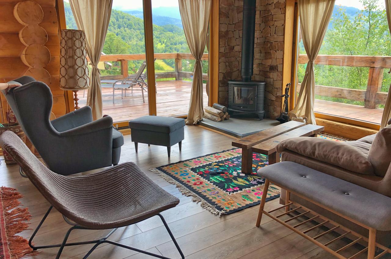 https://www.travlocals.com/uploads/2020/01/green-cottage-7.jpg