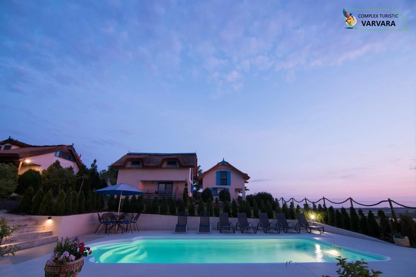 https://www.travlocals.com/uploads/2020/01/lakeview-house-1.webp