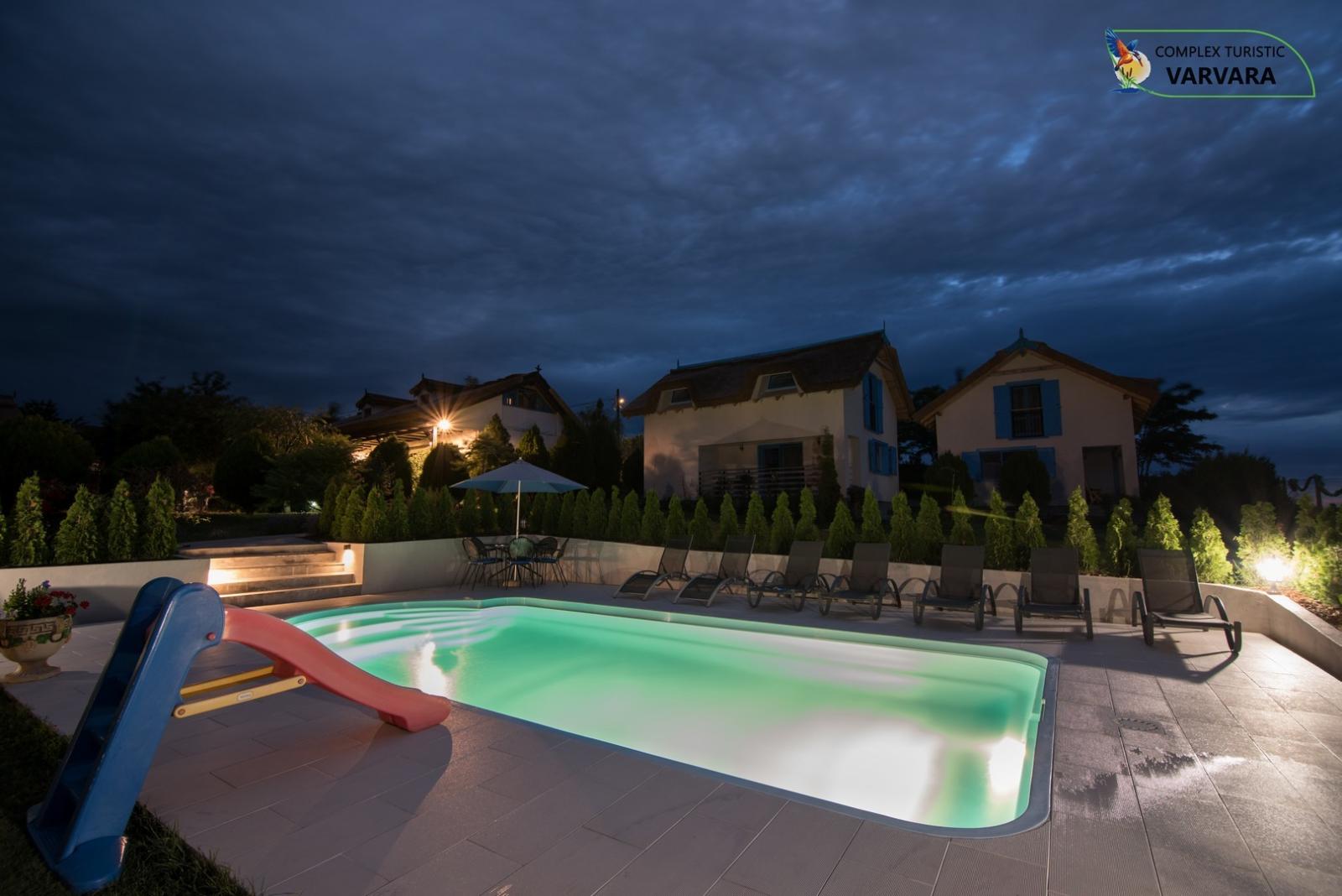 https://www.travlocals.com/uploads/2020/01/lakeview-house-2.jpg
