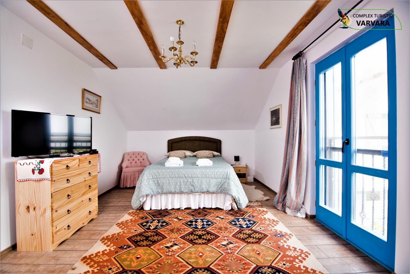 https://www.travlocals.com/uploads/2020/01/sunrise-house-3.jpg
