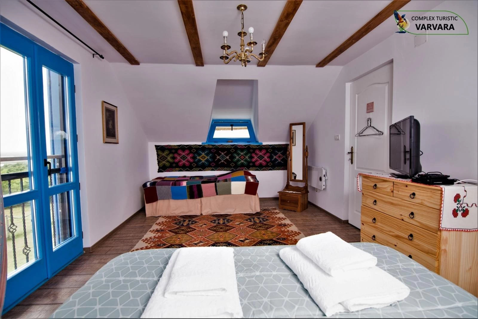 https://www.travlocals.com/uploads/2020/01/sunrise-house-5.webp