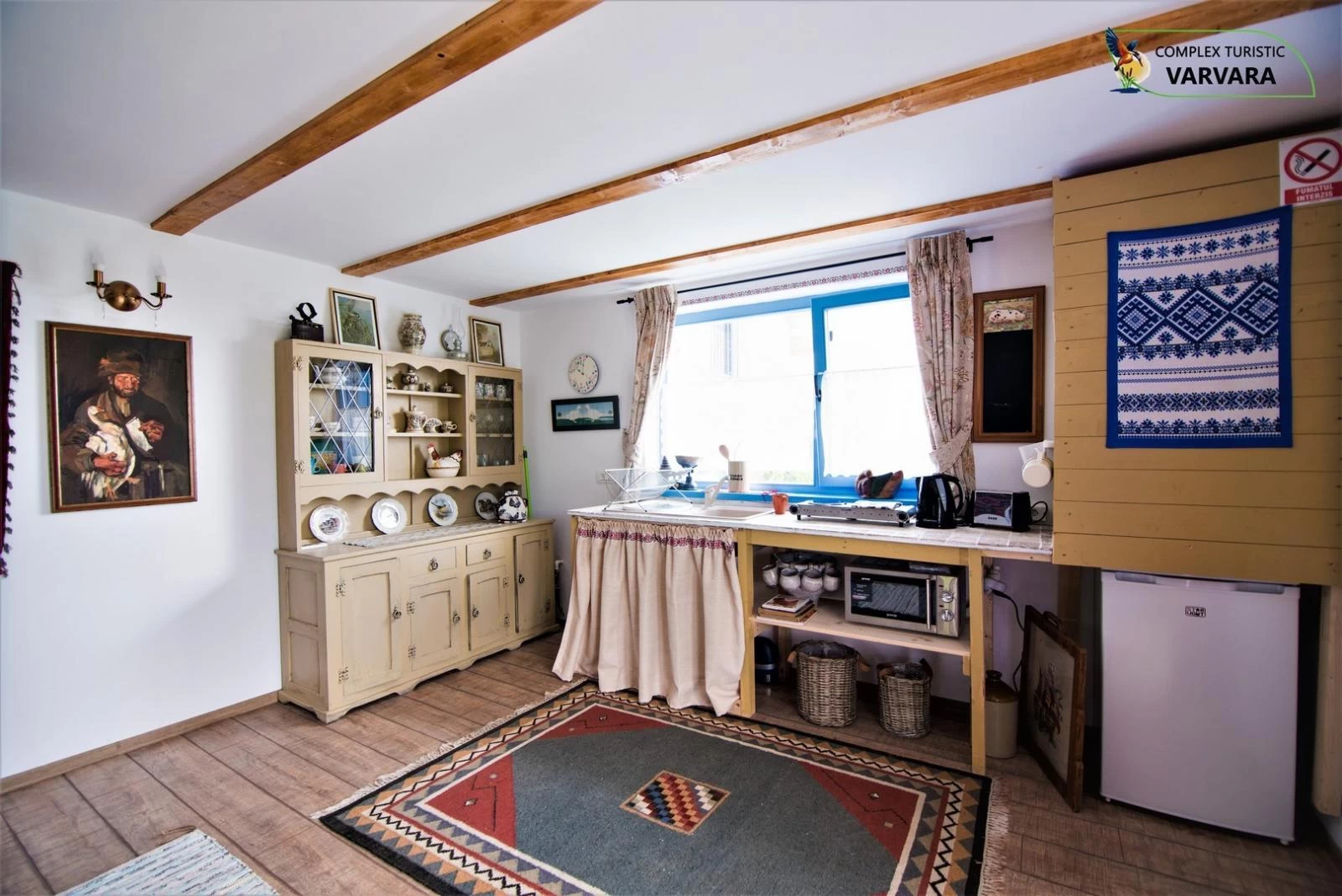 https://www.travlocals.com/uploads/2020/01/sunrise-house-7.webp