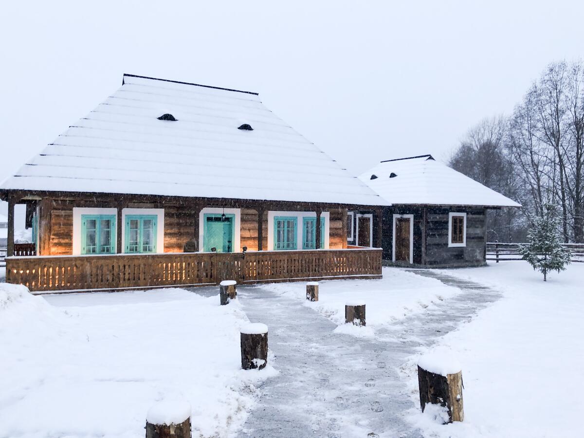 https://www.travlocals.com/uploads/2020/05/hygge-hut-3.jpg