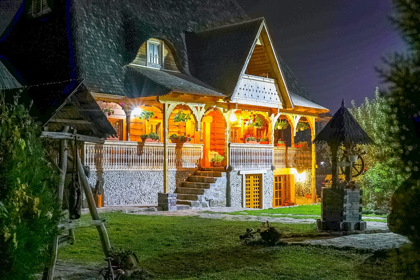 https://www.travlocals.com/uploads/2020/06/casa-chira-13.jpg