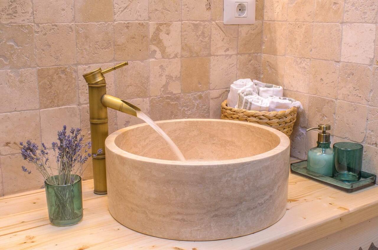 https://www.travlocals.com/uploads/2020/12/279221629.jpg