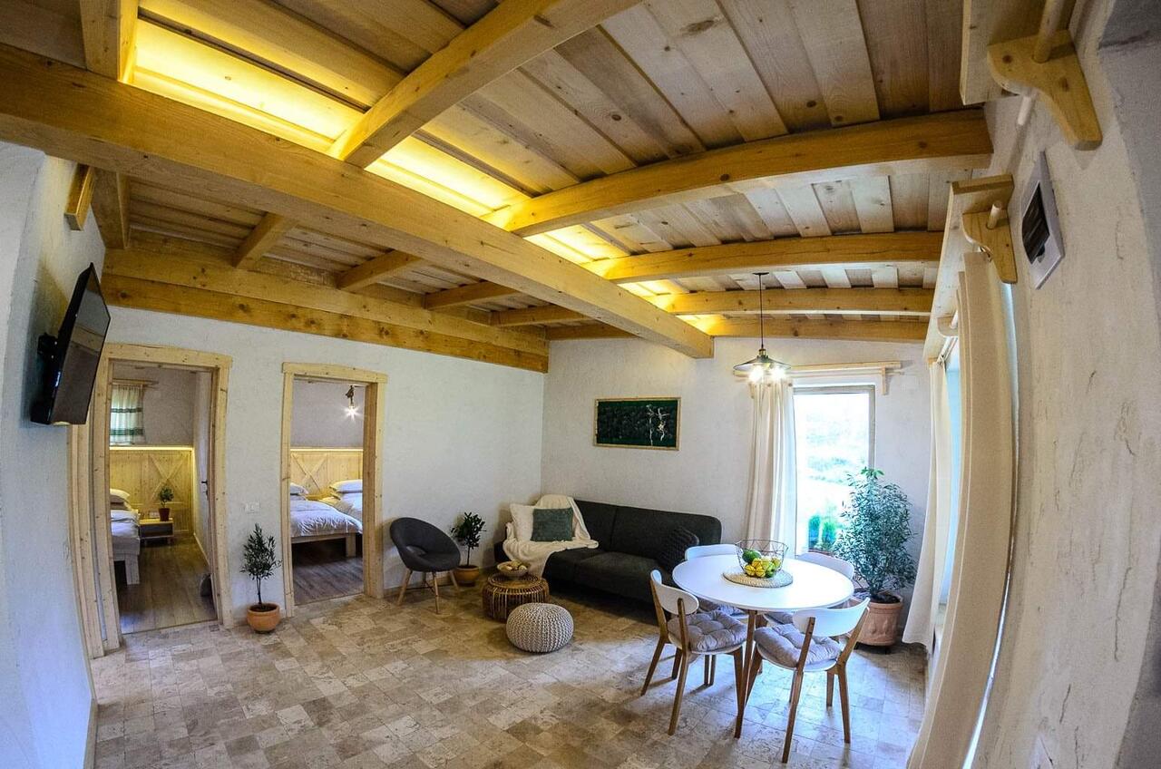https://www.travlocals.com/uploads/2020/12/279221703.jpg